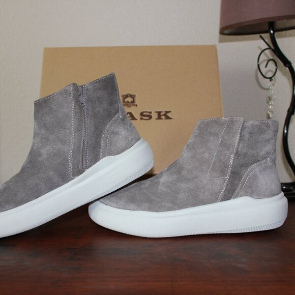 Trask Lila Italian Suede Ankle Boot Size 6.5 - Picture 3 of 7